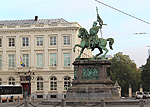 La statue de Godefroid de Bouillon, Place Royale a Bruxelles